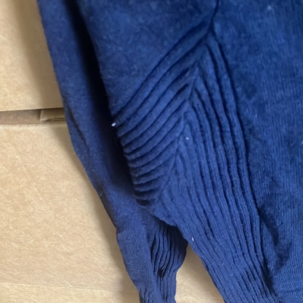 FINAL MARKDOWN Yoki zip front sweater medium